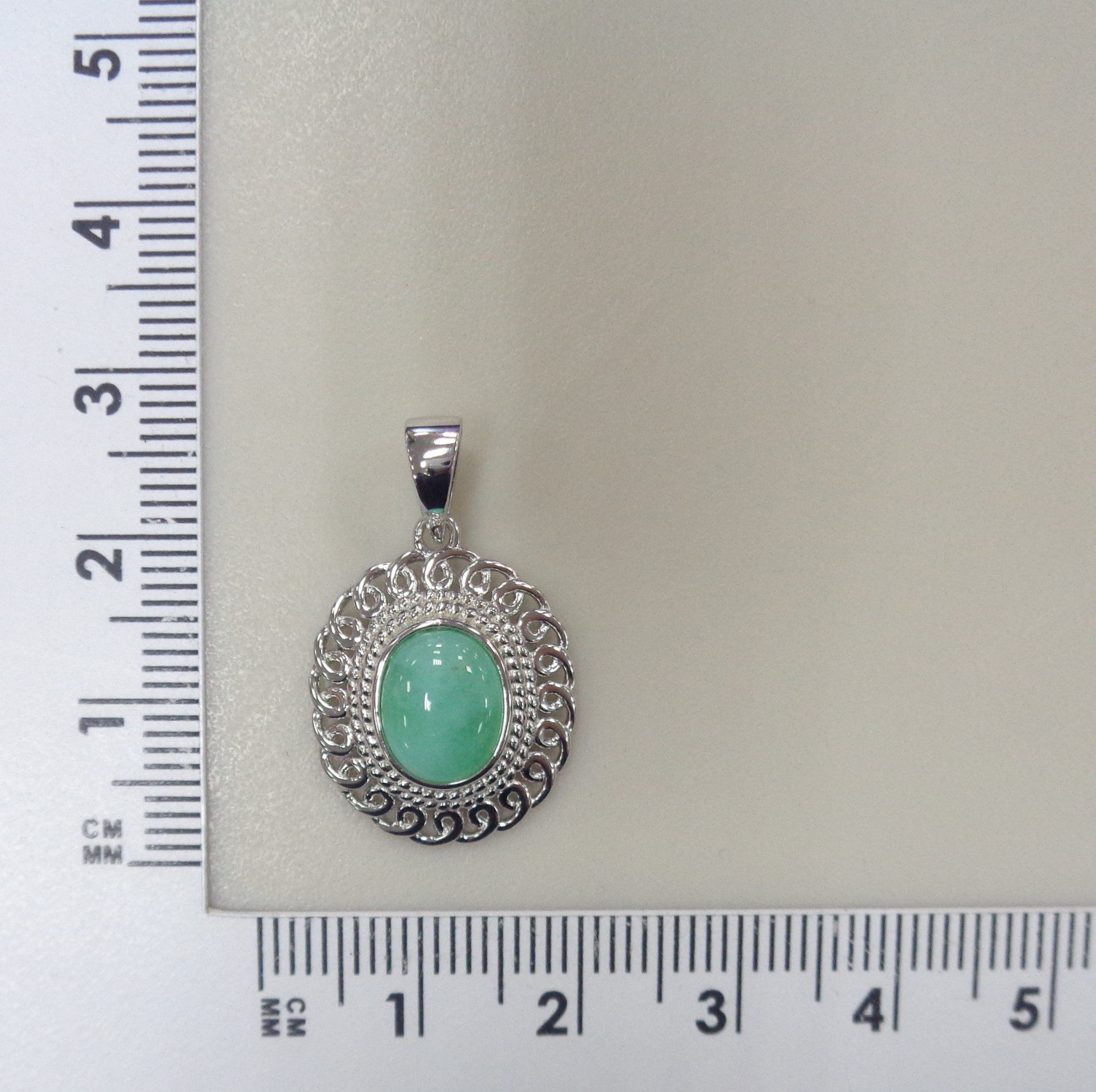 Серебряная подвеска с зеленым халцедоном